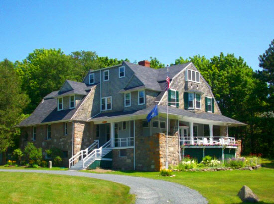 A cottage on Grindstone Point